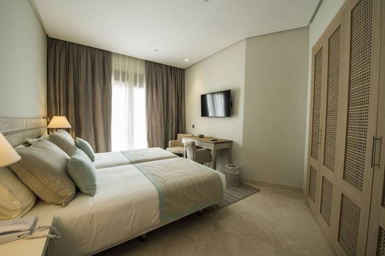 Suite 2 dormitorios con jacuzzi y vistas parciales al océano Hotel Las Terrazas de Abama Suites Tenerife