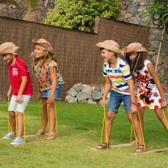 Niños jugando Abama Hotels Niños jugando Abama Hotels