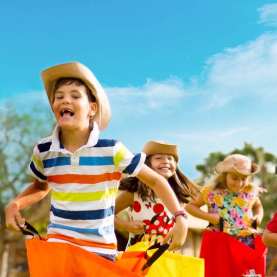 Niños jugando Abama Hotels Niños jugando Abama Hotels