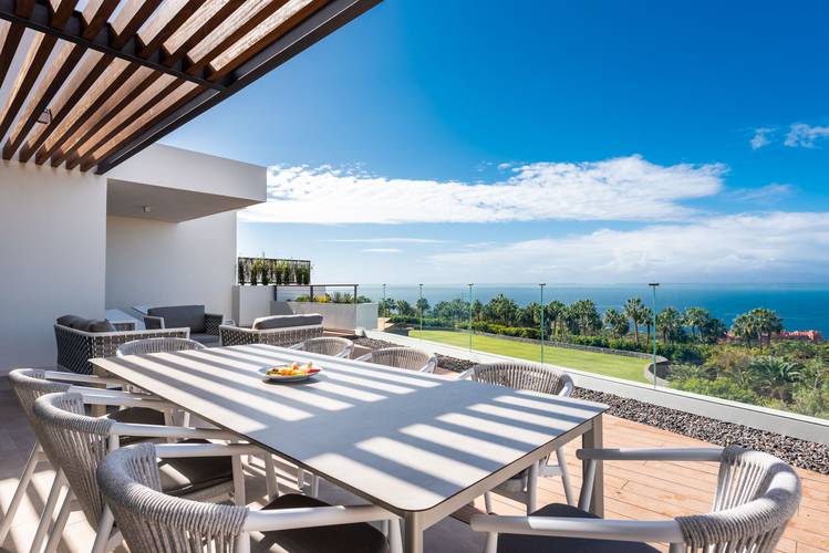 Suite 3 dormitorios con vistas frontales al océano Hotel Los Jardines de Abama Suites Tenerife