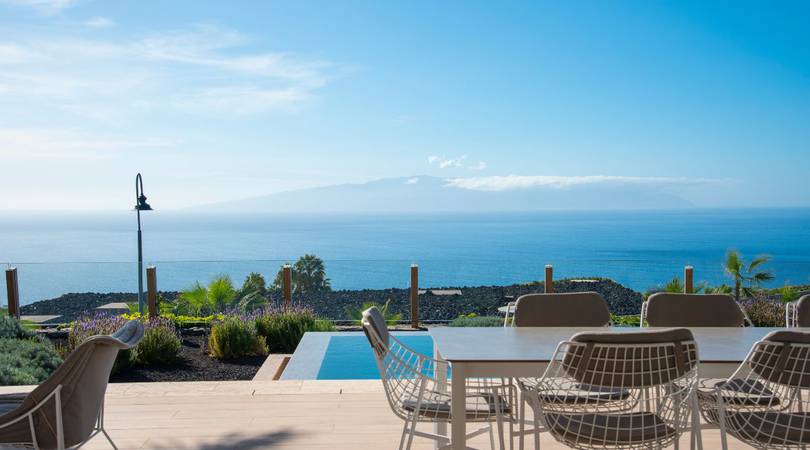 Outdoor swimming pool