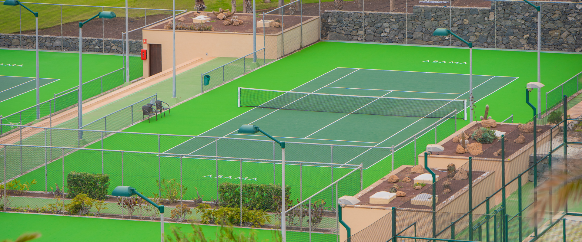 Spielen Sie Tennis und Paddeltennis mit dem Atlantischen Ozean als Schiedsrichter Abama Hotels Spielen Sie Tennis und Paddeltennis mit dem Atlantischen Ozean als Schiedsrichter Abama Hotels