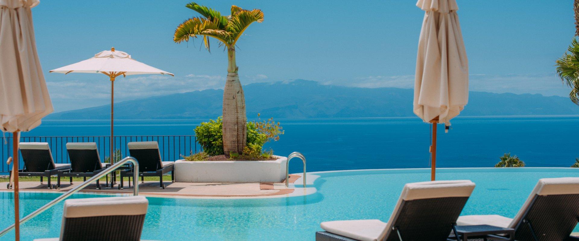 Disfruta de un aperitivo y un cóctel sin moverte de tu hamaca Abama Hotels Disfruta de un aperitivo y un cóctel sin moverte de tu hamaca Abama Hotels